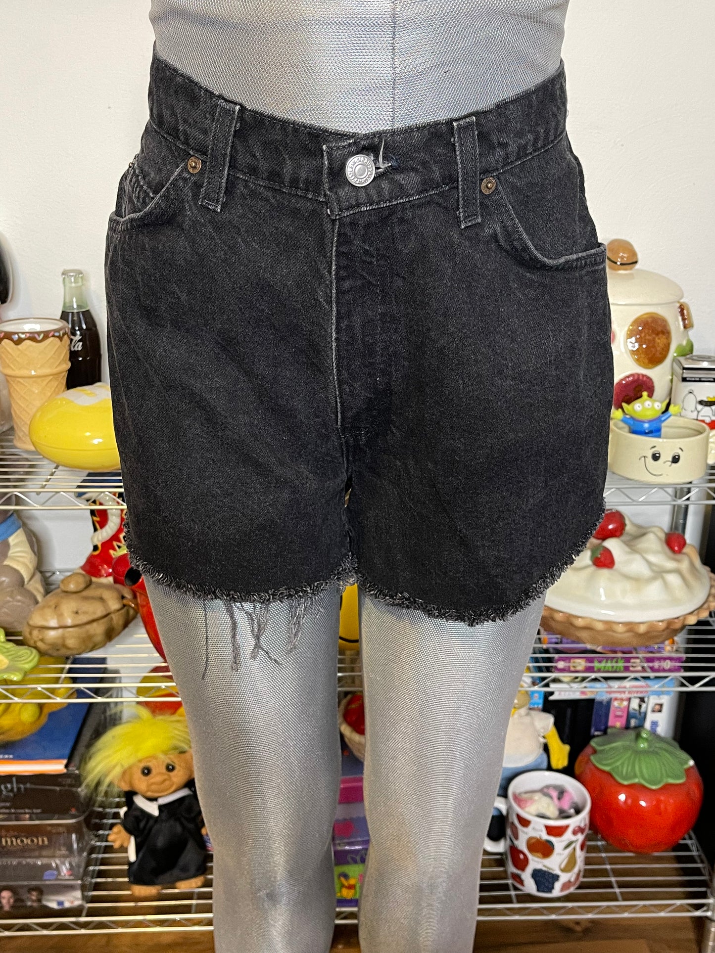 Vintage Black Levi's 950 High Waisted Distressed Denim Shorts Sz 11 29in