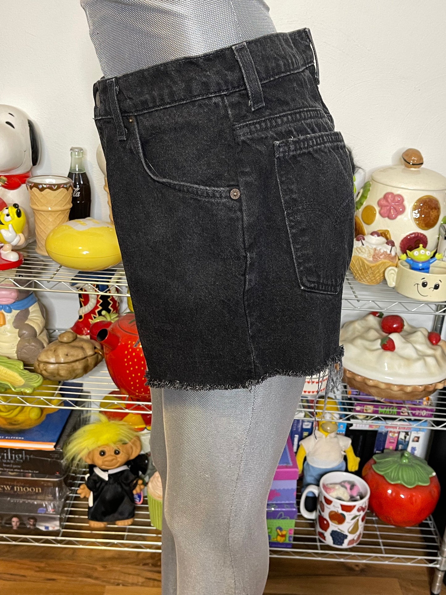 Vintage Black Levi's 950 High Waisted Distressed Denim Shorts Sz 11 29in
