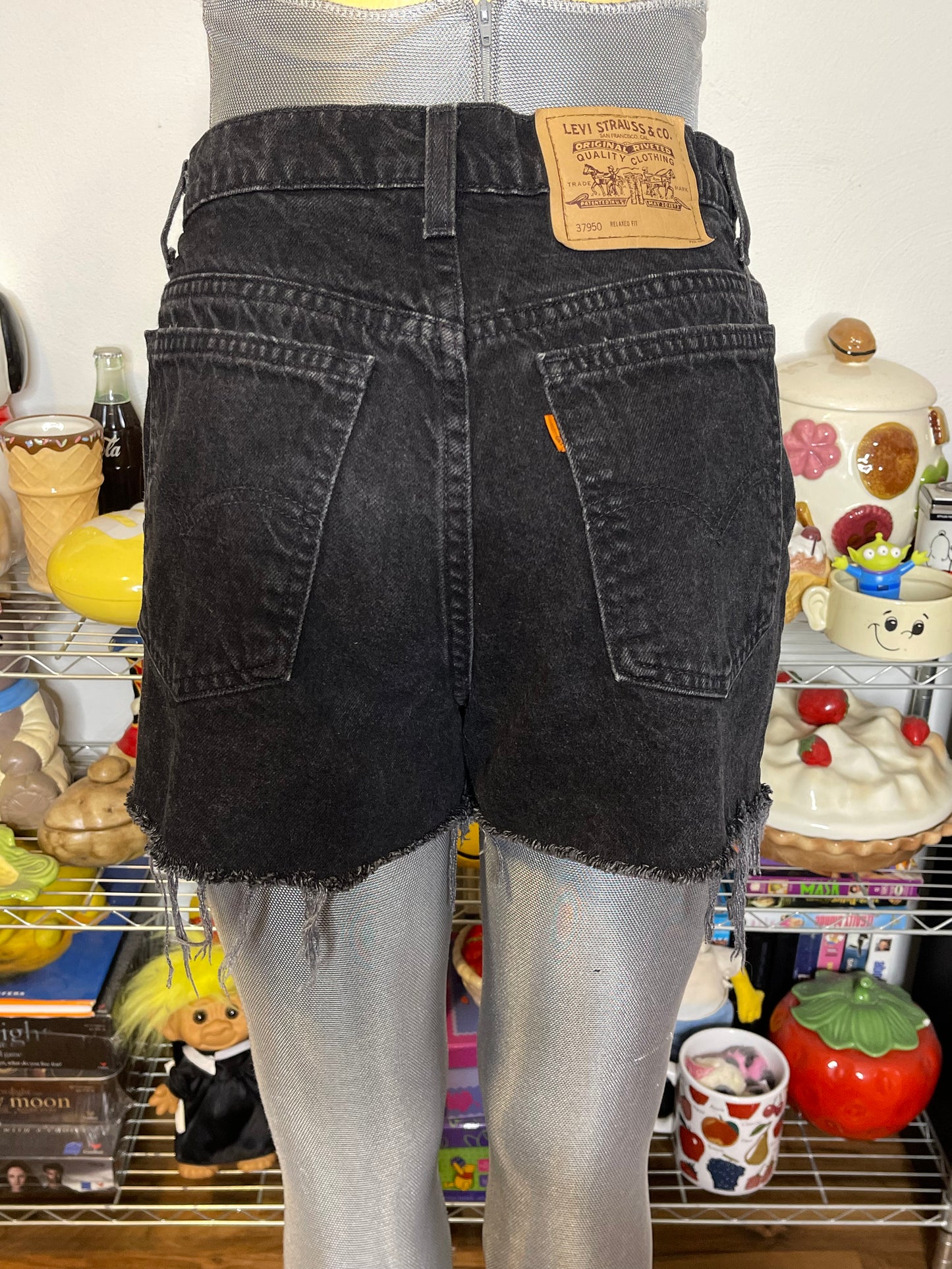Vintage Black Levi's 950 High Waisted Distressed Denim Shorts Sz 11 29in