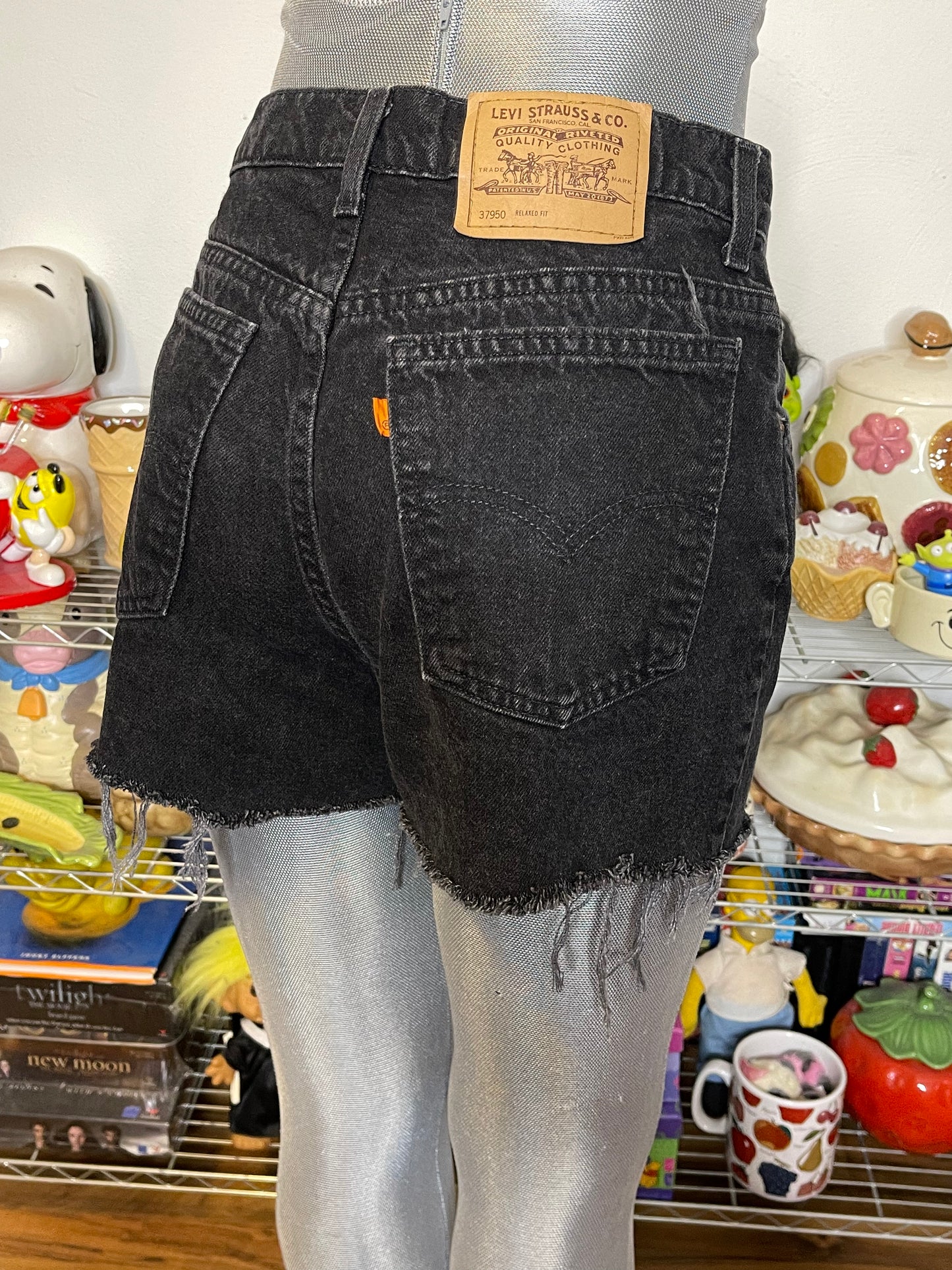Vintage Black Levi's 950 High Waisted Distressed Denim Shorts Sz 11 29in