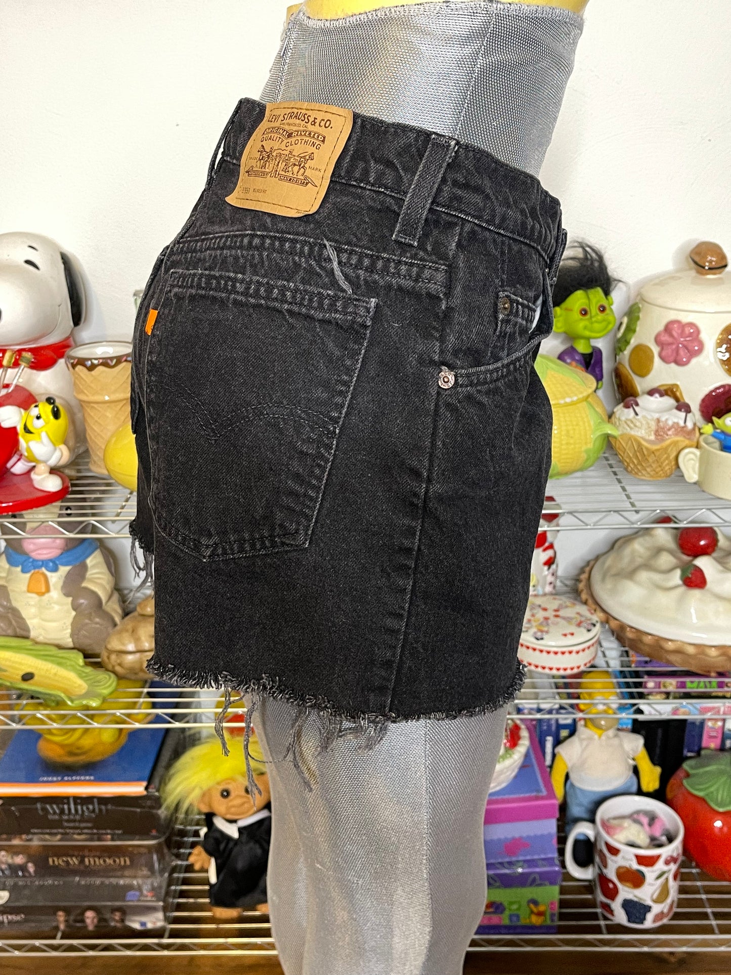 Vintage Black Levi's 950 High Waisted Distressed Denim Shorts Sz 11 29in