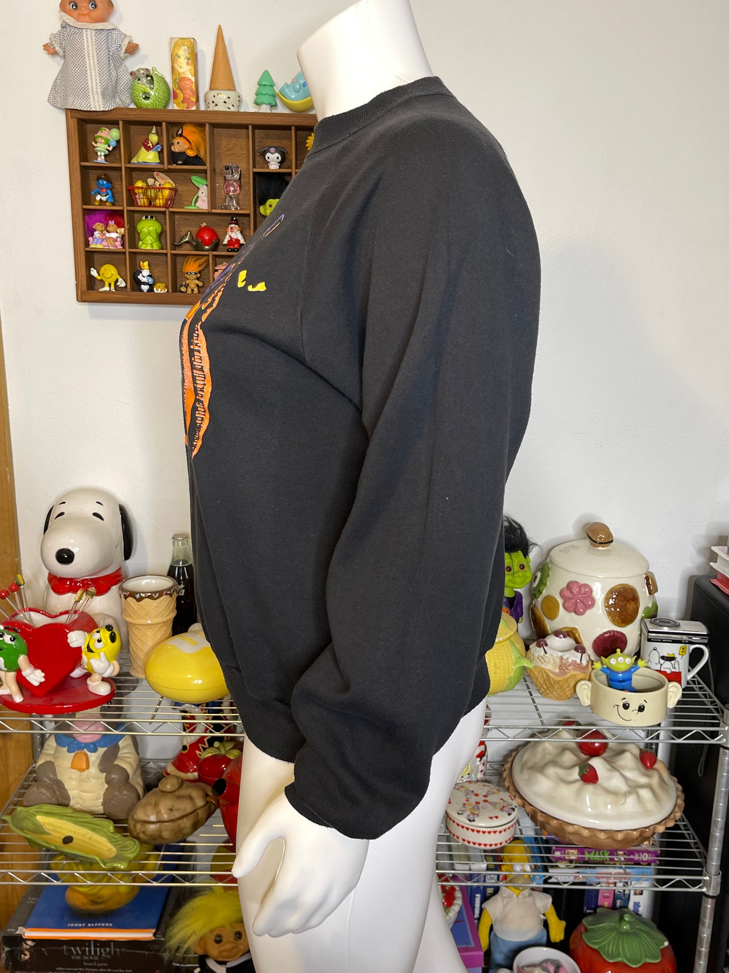 Vintage 90s Faded Halloween Pumpkin Graphic Crewneck Sweater Sz XL
