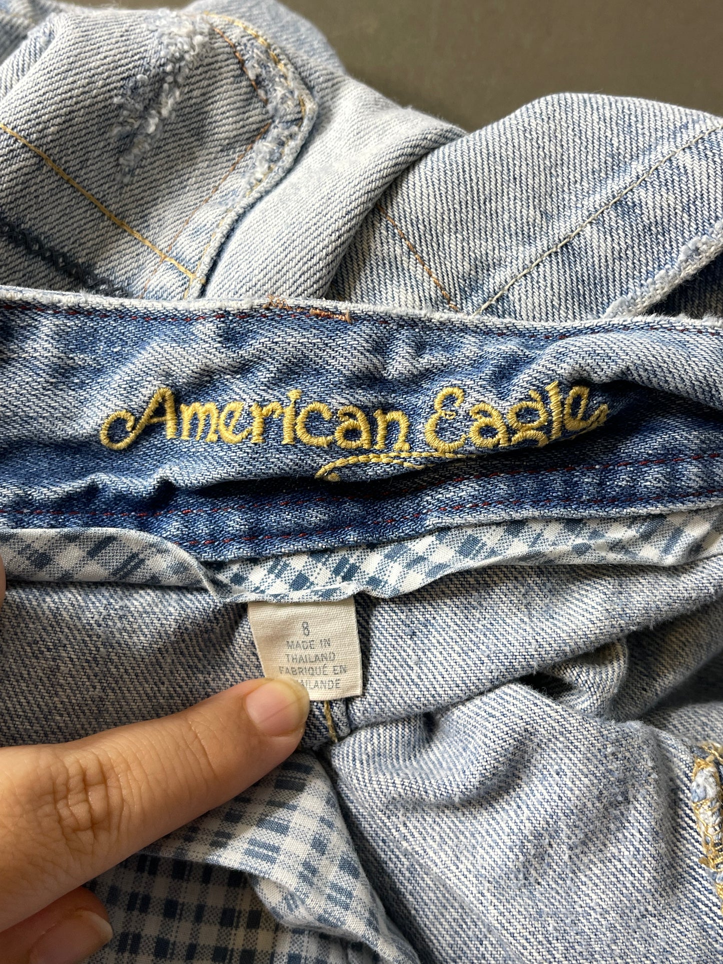 2000s American Eagle Light Wash Distressed Mini Skirt Sz 8