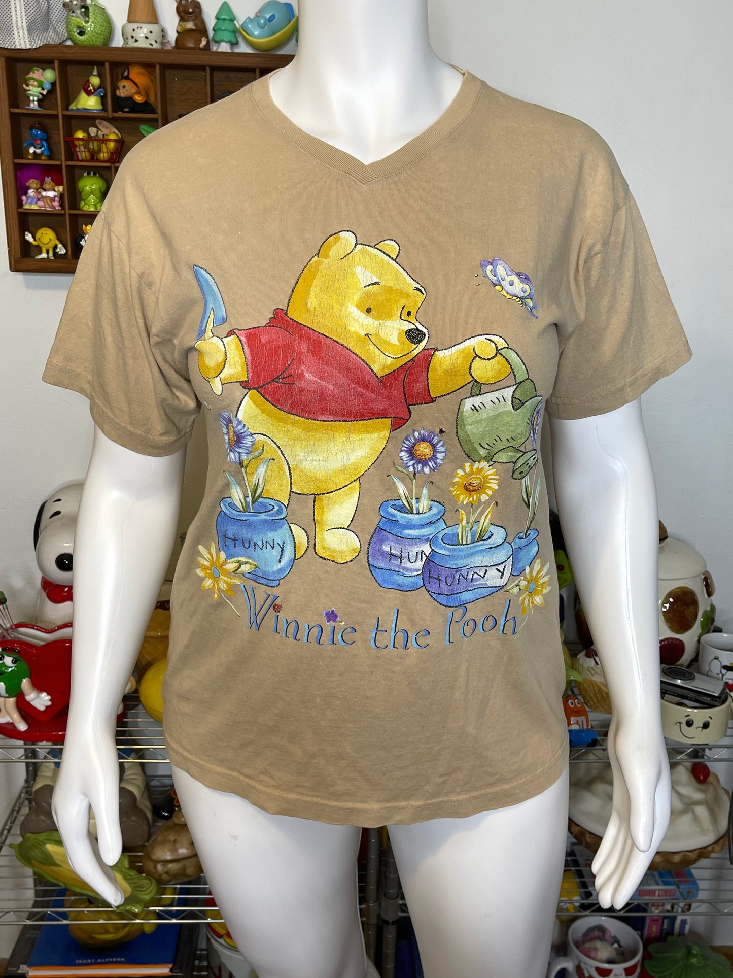 Vintage Winnie The Pooh Spring Garden FLAWED Graphic V-Neck Tee Sz L