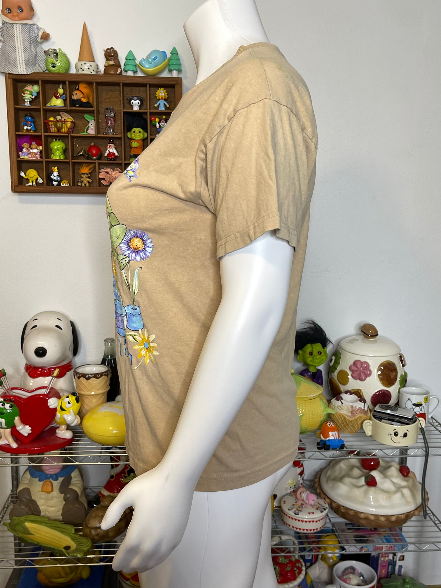 Vintage Winnie The Pooh Spring Garden FLAWED Graphic V-Neck Tee Sz L