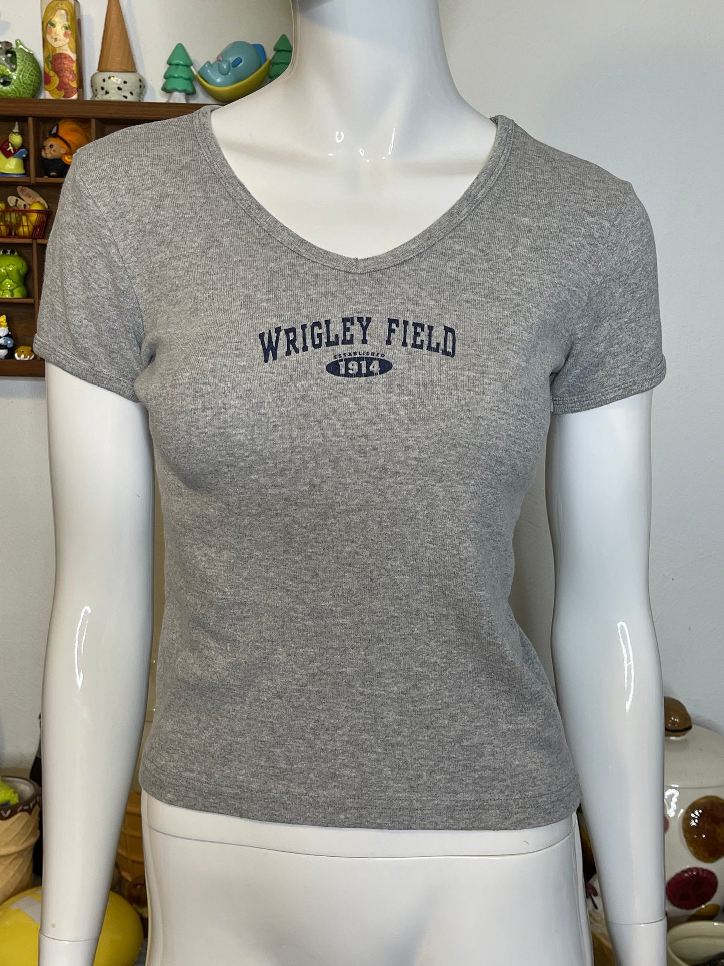 2000s Wrigley Field V-neck Cropped Tee Sz S