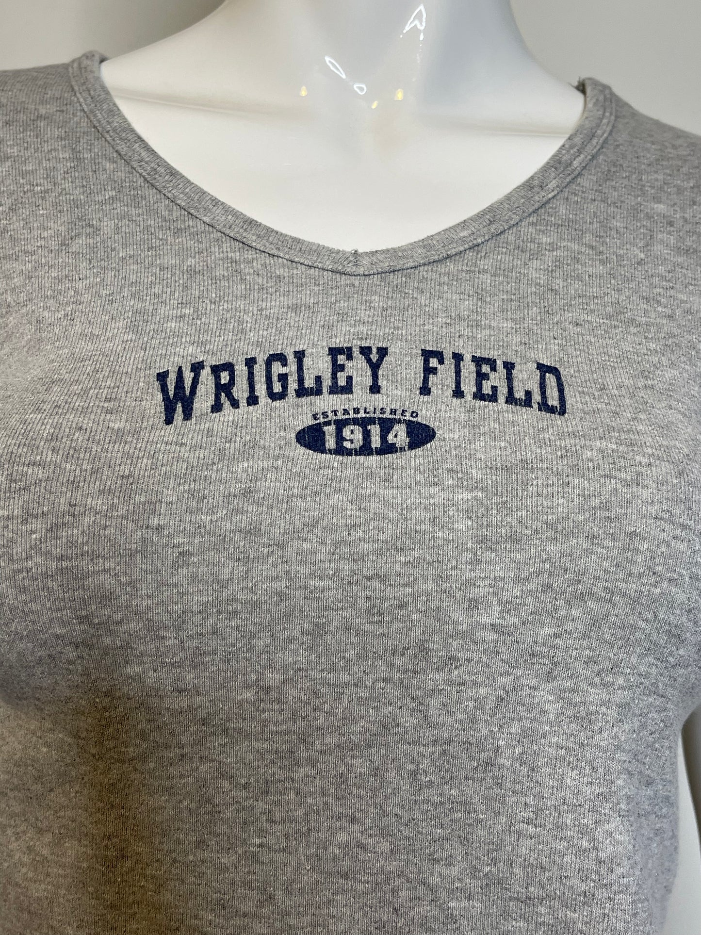 2000s Wrigley Field V-neck Cropped Tee Sz S