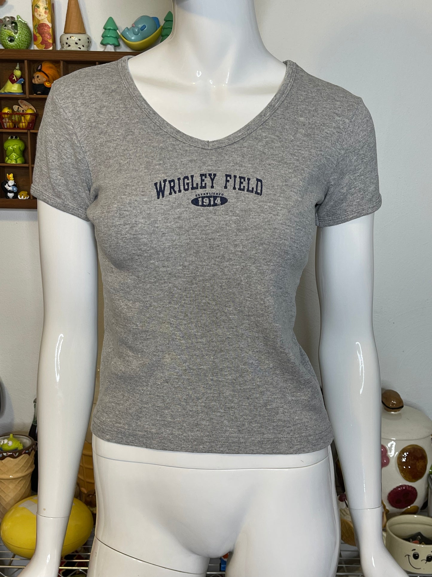 2000s Wrigley Field V-neck Cropped Tee Sz S